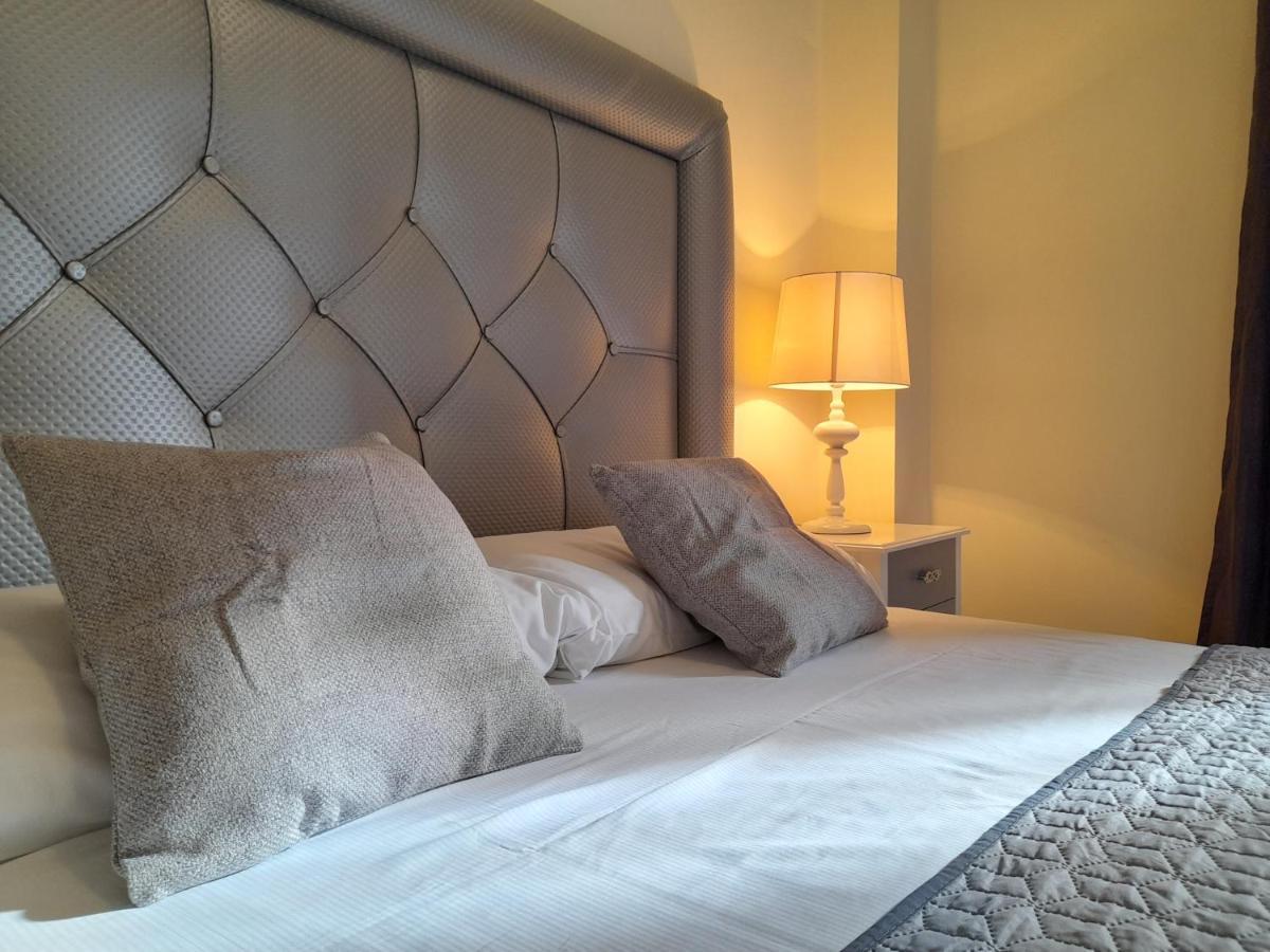 Apartment Espacioso Muy Tranquilo Con Piscinas Y Jardines Cercano A La Playa Estepona