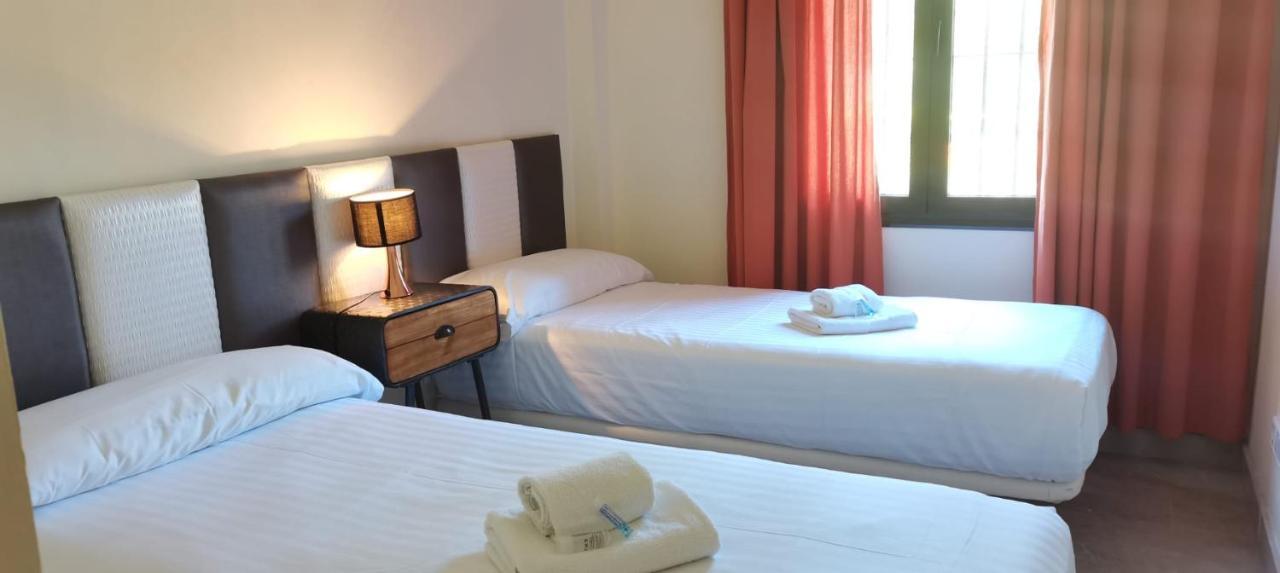 Espacioso Muy Tranquilo Con Piscinas Y Jardines Cercano A La Playa Apartament *