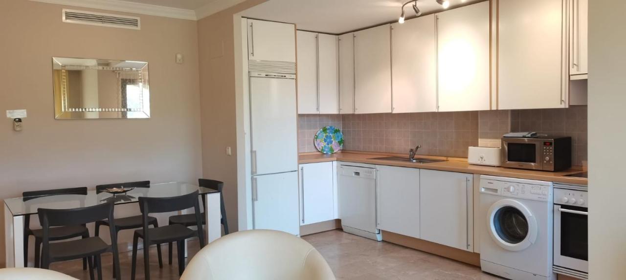 Apartament Espacioso Muy Tranquilo Con Piscinas Y Jardines Cercano A La Playa Estepona